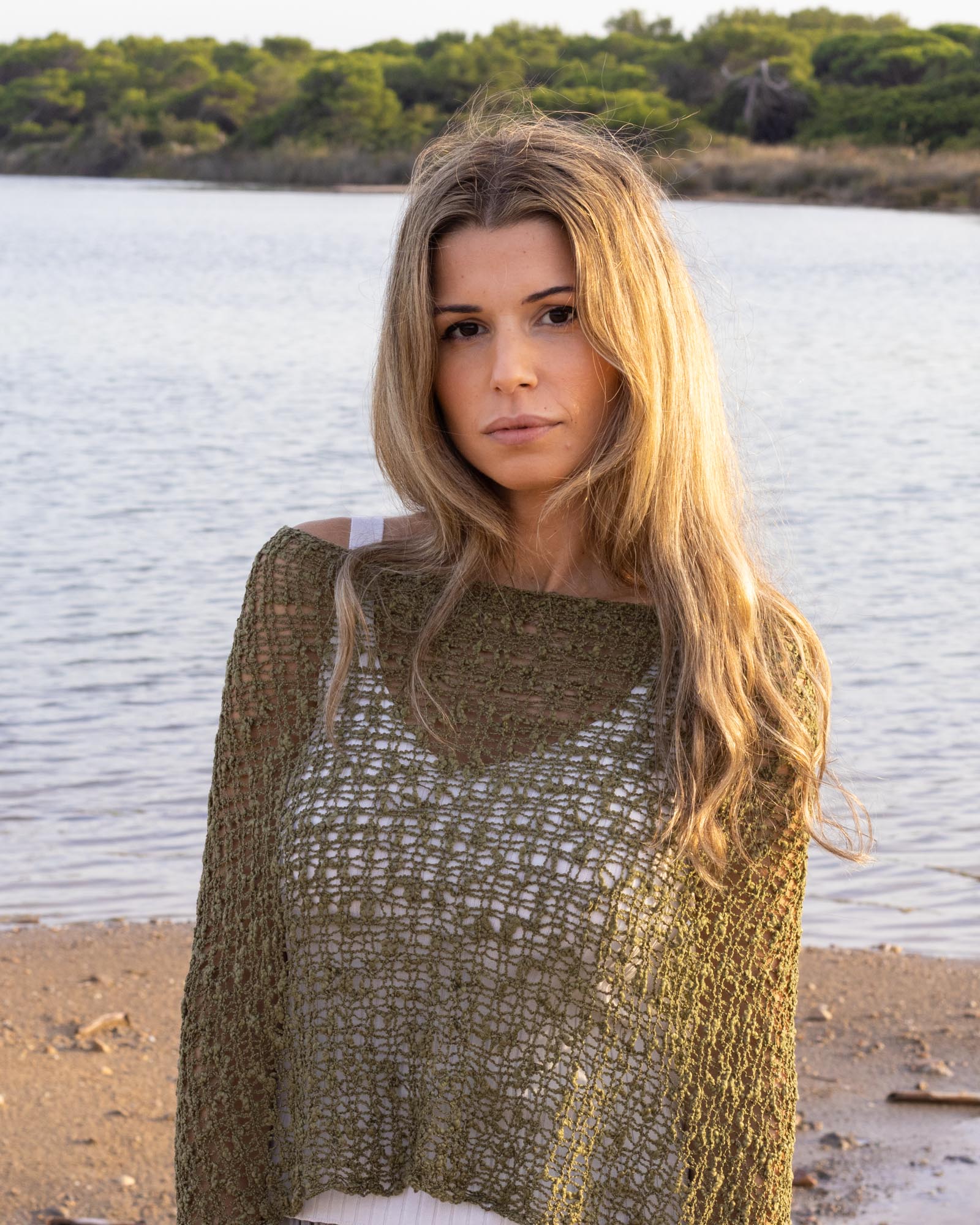 Poncho bohemio verde oliva