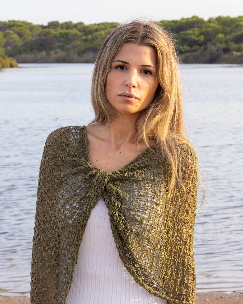 Poncho bohemio verde oliva